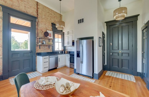 New Albany Apartamento | Chic & Historic Apartment ~ 6 Mi to Louisville!