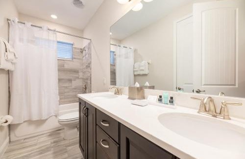 West Kissimmee Casa | Chic Home With Private Pool, Game Room And Waterpark & Resort Access Near Disney At Encore Resorts Reunion - 320Au