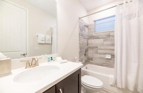 West Kissimmee Casa | Chic Home With Private Pool, Game Room And Waterpark & Resort Access Near Disney At Encore Resorts Reunion - 320Au