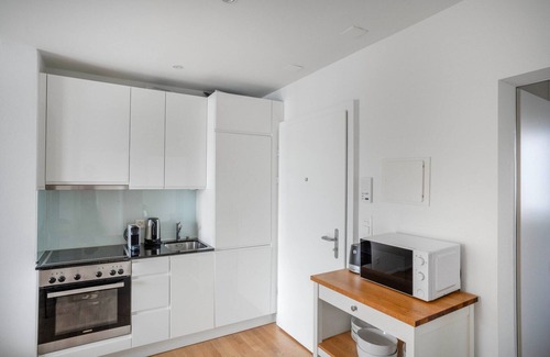 Horgen District Apartamento | Chic Horgen 2BR w/ Storage Room & Lake View, nr Market, by Blueground