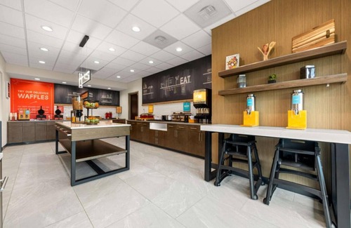 Bessemer Casa | Chic hotel in fabulous Bessemer with fitness room, WiFi, AC, Pool