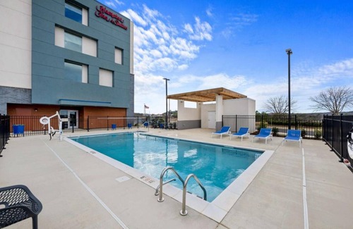 Bessemer Casa | Chic hotel in fabulous Bessemer with fitness room, WiFi, AC, Pool