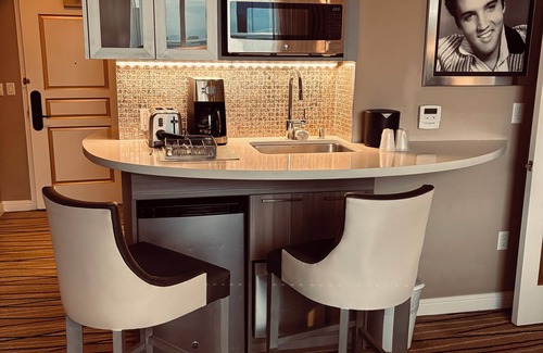 Winchester Apartamento | Chic hotel suite with fitness room and AC in marvelous Las Vegas