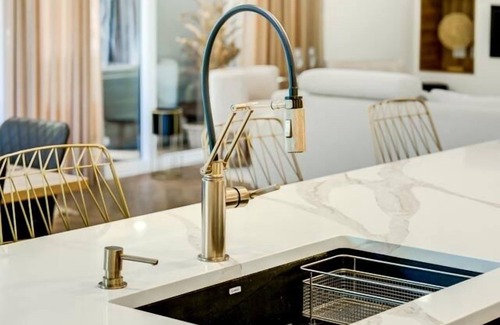 Orford Apartamento | Chic Ibiza, SPA, Golf et Vélo, Foyer, Montagne