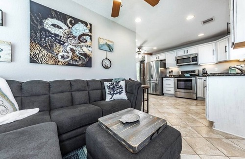 Clear Lake Shores Casa | Chic Kemah Retreat - Pet Friendly!