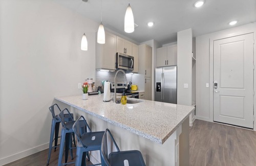 Windsor Park Apartamento | Chic King Bed 1BR Suite 5 Min to DT