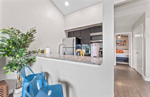 Windsor Park Apartamento | Chic King Bed 1BR Suite, 5 Min to DT