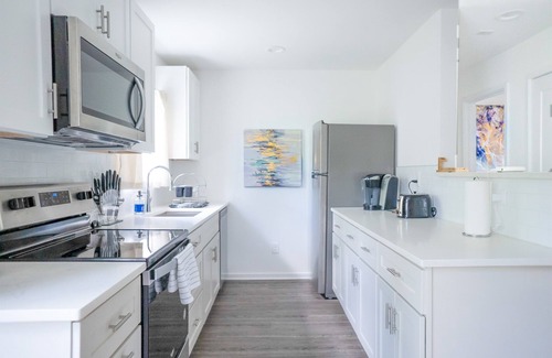 Plaza Midwood Apartamento | Chic King Bed Near Uptown