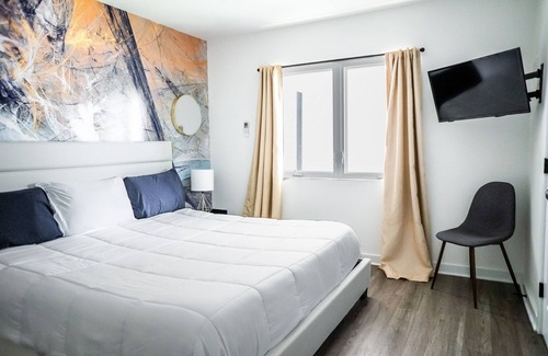 Plaza Midwood Apartamento | Chic King Bed Near Uptown