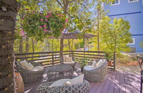 Cedar Glen Casa | Chic Lake House with Furnished Deck and Hot Tub!