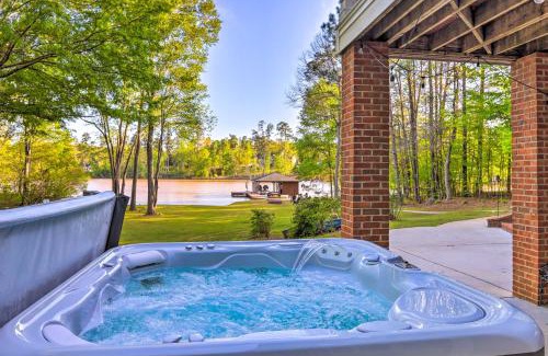 Milledgeville Casa | Chic Lake Sinclair Retreat with Dock and Hot Tub!