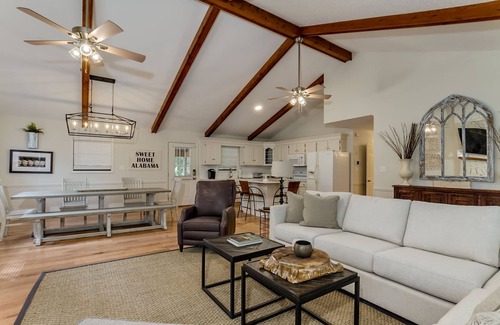Northport Casa | Chic Lakeside Hideaway - Luxury Family Retreat