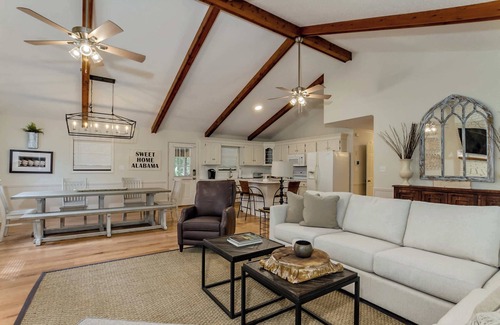 Northport Casa | Chic Lakeside Hideaway-Close to UA-5BR-Game Room