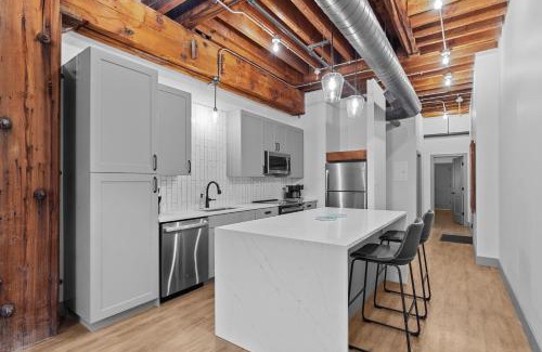 Downtown St. Louis Apartamento | Chic Loft - Perfect for Remote Work & City Exploring