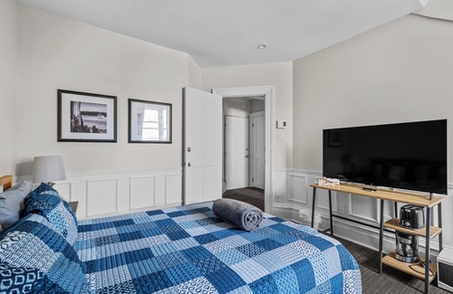 Downtown Halifax Apartamento | Chic Loft suite with WiFi & AC in historic downtown town Halifax near waterfront