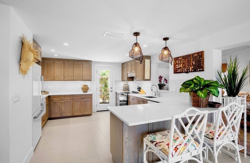 Longbeach Village Casa | Chic Longboat Key Retreat, Close to Beach and Dining!