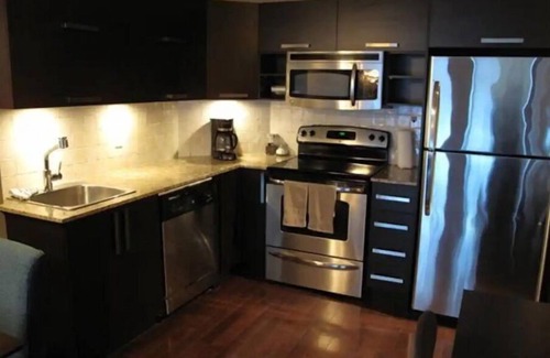 International District Condominio | Chic Luxury Downtown Condo with Pool & Garage !