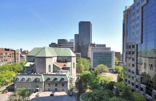 International District Condominio | Chic Luxury Downtown Condo with Pool & Garage !