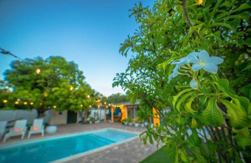 Edgewood Casa | Chic MangoTree villa Heated Pool