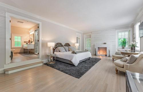 Rockford Casa | Chic Modern Glam -The Rock Royale