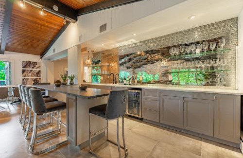 Rockford Casa | Chic Modern Glam -The Rock Royale