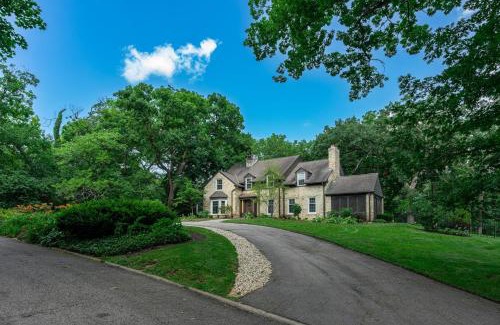 Rockford Casa | Chic Modern Glam -The Rock Royale