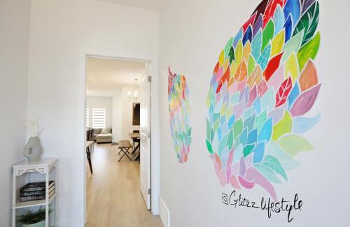 Southwest Edmonton Casa | Chic Modern Home,King Bed,Fireplace,Disney