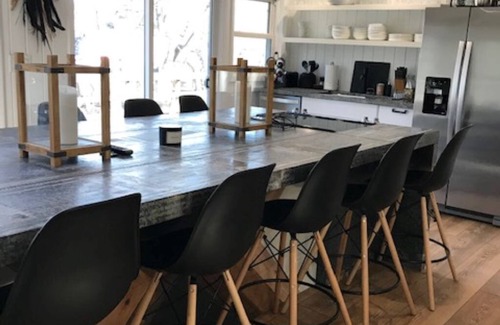 Cullowhee Casa | Cabaña de montaña moderna elegante 220 pies de frente al mar, muelle, aire acondicionado, capacidad para 12