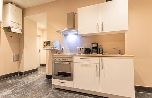 Neulerchenfeld Apartamento | Chic & Modern Room, 6-Minutes to Wiener Stadthalle