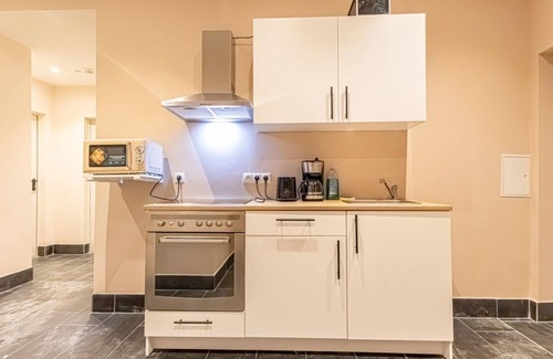 Neulerchenfeld Apartamento | Chic & Modern Room, 6-Minutes to Wiener Stadthalle