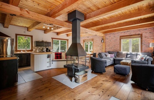 Morin Heights Casa | Chic Montagnard |Pool Table |HotTub |Pool