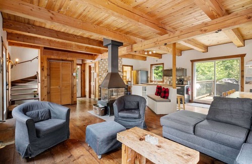 Morin Heights Casa | Chic Montagnard |Pool Table |HotTub |Pool