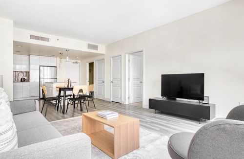 Mountain View Apartamento | Chic Mountain View 2BR w/ Roof Deck & W/D, near highways, by Blueground