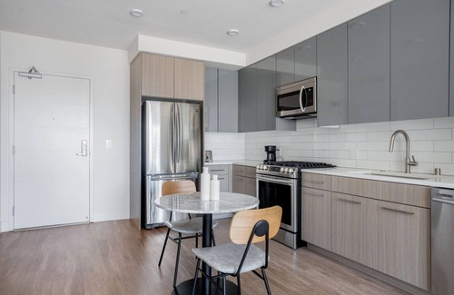 Mountain View Apartamento | Chic Mountain View 1BR w/ Gym, Pool & A/C, nr Shopping, by Blueground