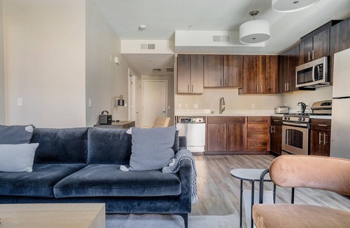 Mountain View Apartamento | Chic Mountain View 1BR w/ BBQ & Spa, nr Shops & Dining, by Blueground