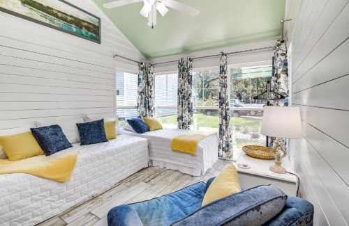 Murrells Inlet Casa | Chic Murrells Inlet Getaway about 2 Mi to Marsh Walk!