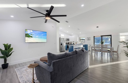 Fort Myers Casa | Chic Newly Built Vacation Escape with Canal view