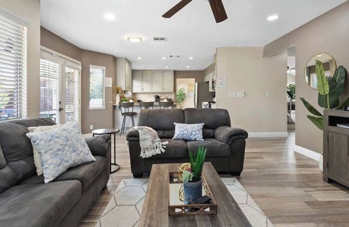 Green Valley Casa | Chic Oasis near Vegas w/ Shimmering Pool