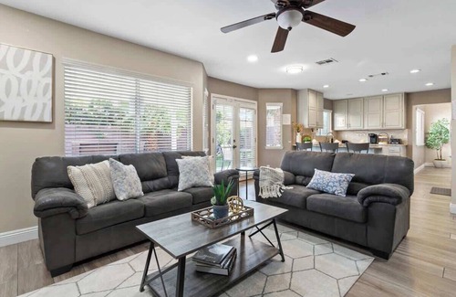 Green Valley Casa | Chic Oasis near Vegas w/ Shimmering Pool
