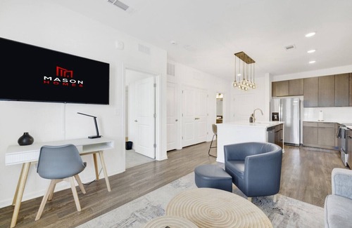 Birmingham Apartamento | Chic Oasis w/ Pool, Gym, & Stunning City Views