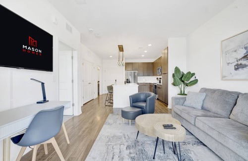 Birmingham Apartamento | Chic Oasis w/ Pool, Gym, & Stunning City Views