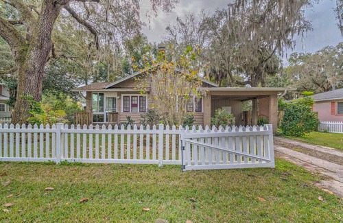 Ocala Casa | Chic Ocala Home with Yard about 1 Mi to Dtwn Square