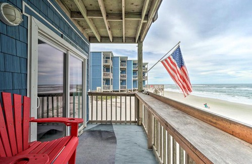 Sneads Ferry Apartamento | Chic Oceanfront North Topsail Beach Condo with Deck