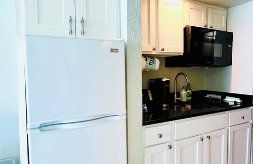 Myrtle Beach Complejo | Chic Oceanfront Condo on 11th Floor w/ Balcony & Kitchen, Sleeps 4, Resort Pools