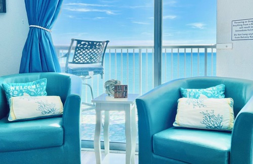 Myrtle Beach Complejo | Chic Oceanfront Condo on 11th Floor w/ Balcony & Kitchen, Sleeps 4, Resort Pools