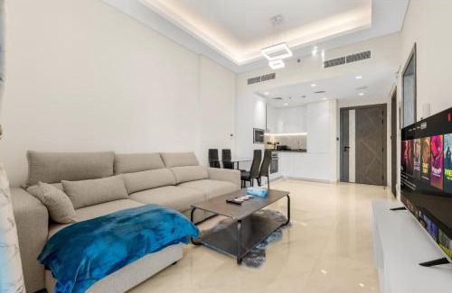 Al Barsha Apartamento | Chic One-Bed Haven w Pool & Gym Heart of Dubai