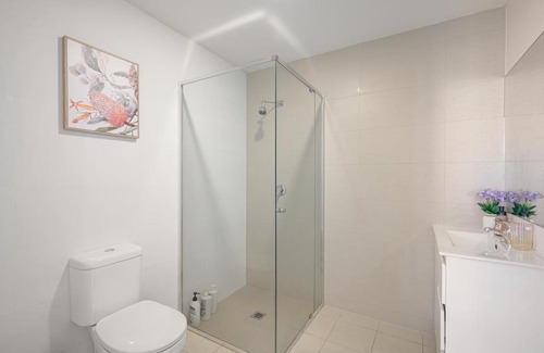 Warwick Farm Apartamento | Chic One-Bedroom Hideaway with Free Parking&Wi-Fi