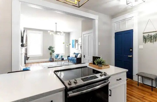 Mount Auburn Condominio | Chic Pendleton Condo, Steps from OTR/Stadiums/Casino, W/D in unit, Shared Patio