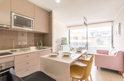 Nunoa Condominio | Chic Plaza 2B W/Wifi, Parking & Metro.