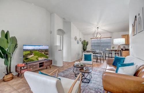 Desert Ridge Casa | Chic Poolside Oasis - Karaoke - BBQ - Games